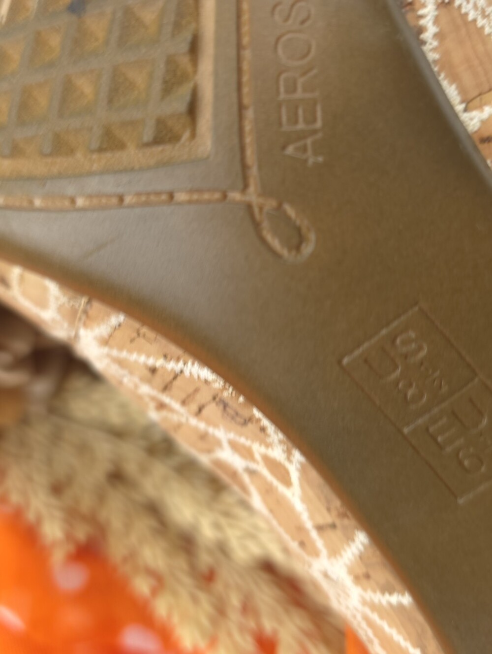 AEROSOLES Tan Cork-Patterned Low Block Heel Pumps Sz 8½ - Picture 7 of 8